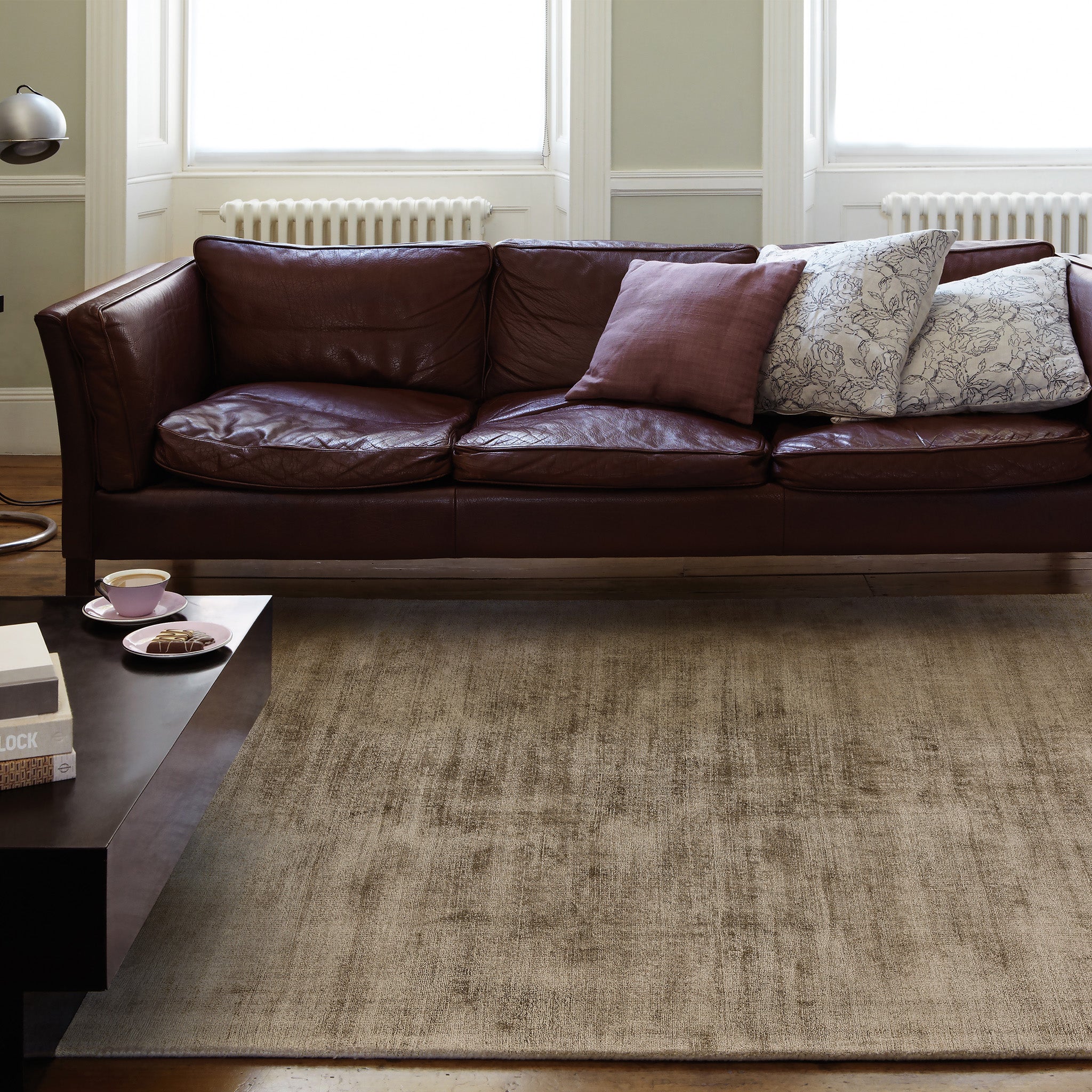 Hand Woven Viscose Rug in Mocha